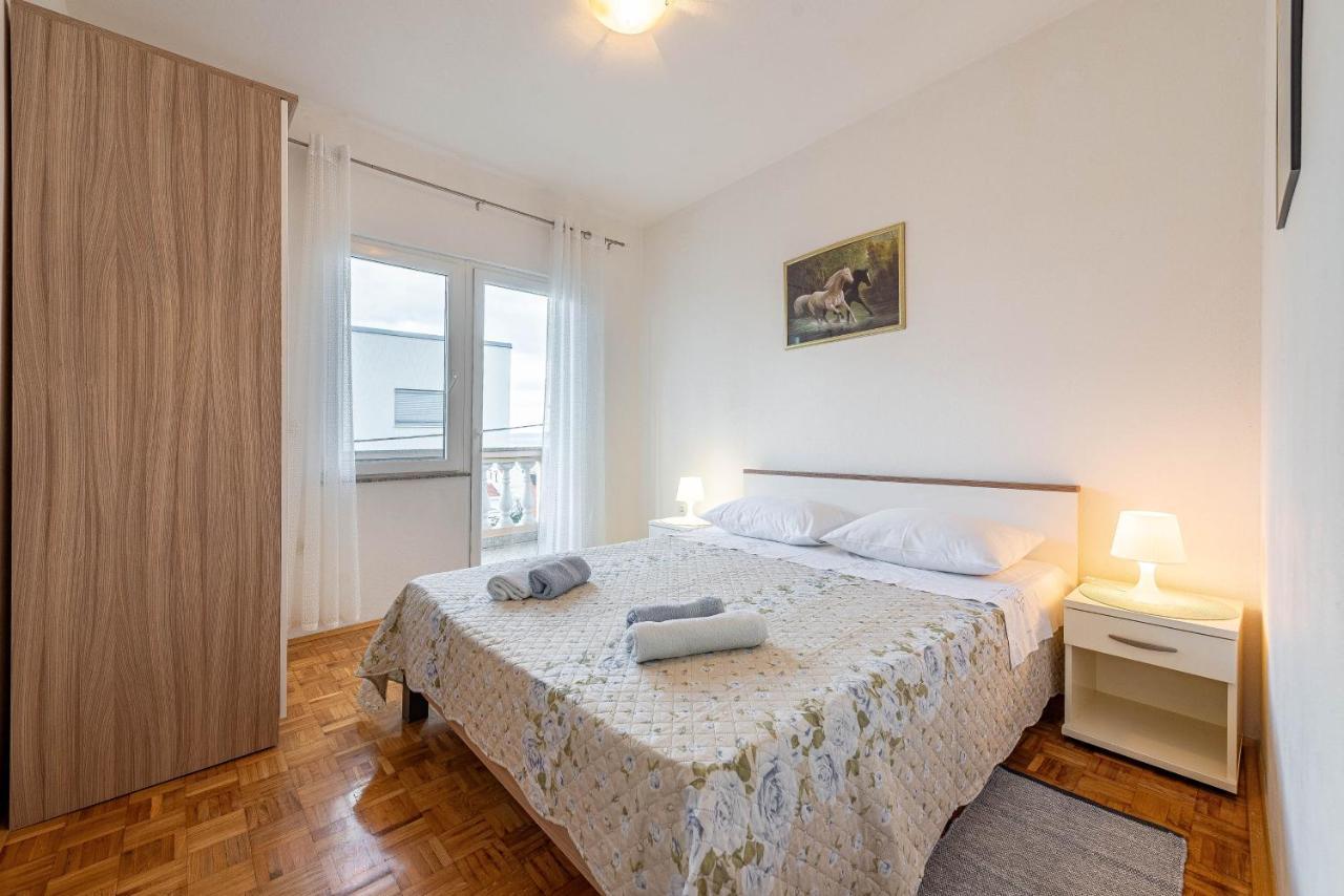 Family Friendly Seaside Apartments Kozino, Zadar - 5749 Petrcane Buitenkant foto