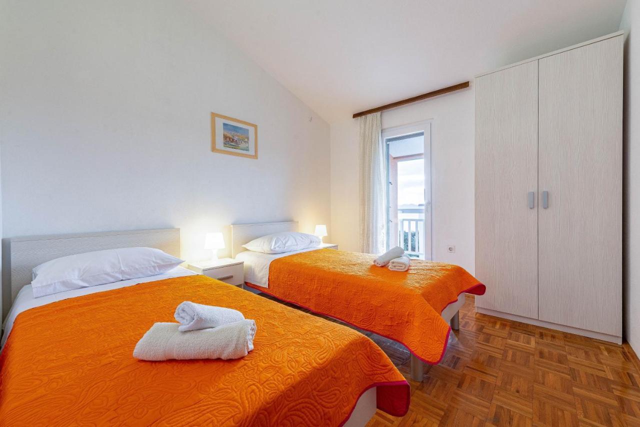 Family Friendly Seaside Apartments Kozino, Zadar - 5749 Petrcane Buitenkant foto