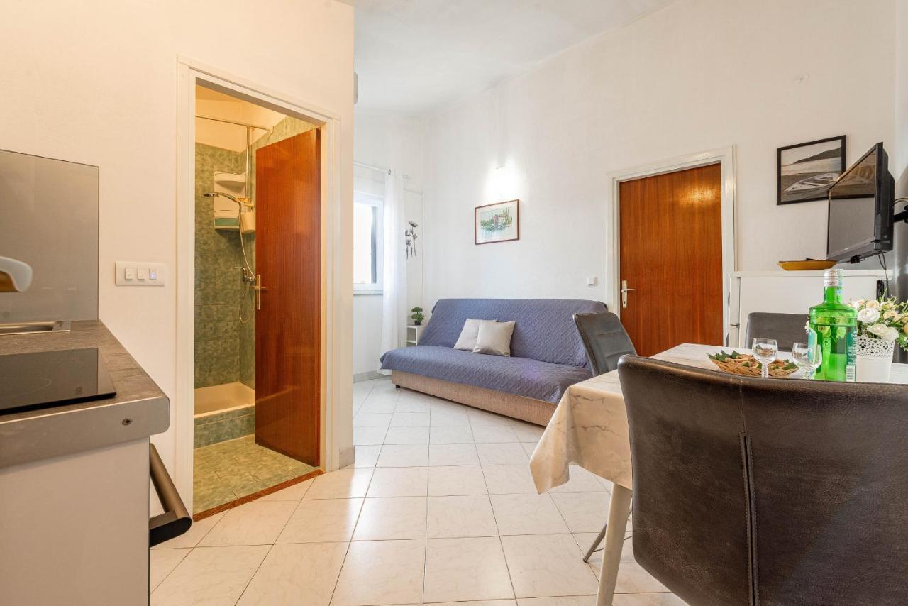 Family Friendly Seaside Apartments Kozino, Zadar - 5749 Petrcane Buitenkant foto
