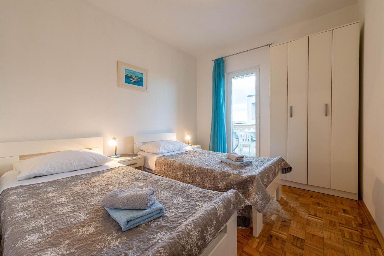 Family Friendly Seaside Apartments Kozino, Zadar - 5749 Petrcane Buitenkant foto