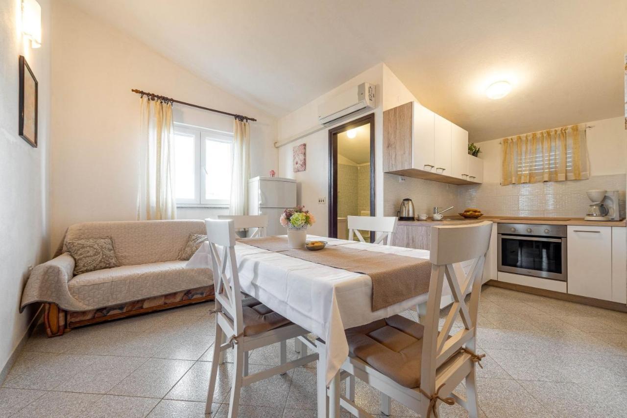 Family Friendly Seaside Apartments Kozino, Zadar - 5749 Petrcane Buitenkant foto