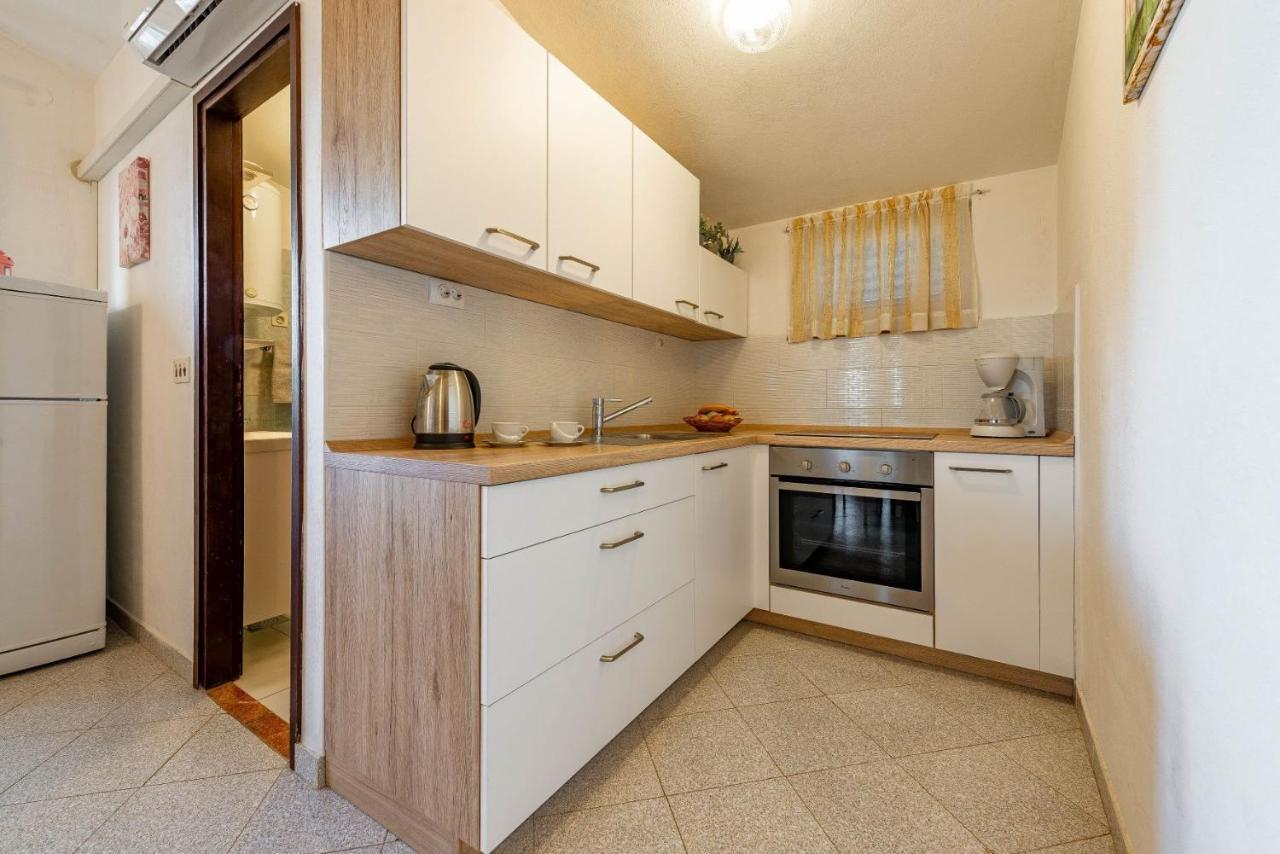 Family Friendly Seaside Apartments Kozino, Zadar - 5749 Petrcane Buitenkant foto